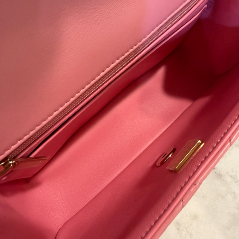 Chanel 粉紅色羊皮金釦COCO20-7