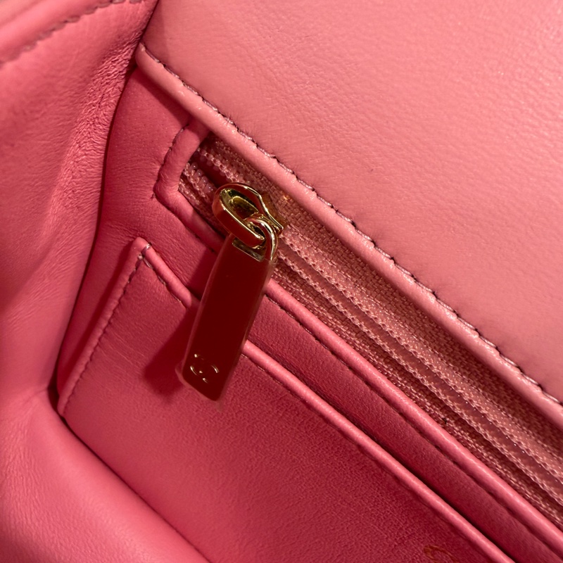 Chanel 粉紅色羊皮金釦COCO20-8