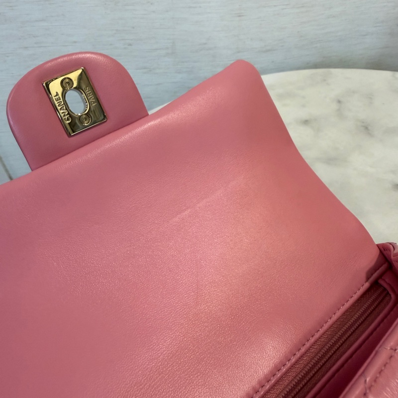 Chanel 粉紅色羊皮金釦COCO20-9