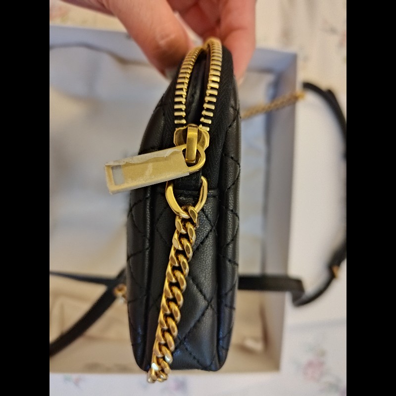 Saint Laurent Gaby 黑色絎縫小羊皮拉鍊包。-9