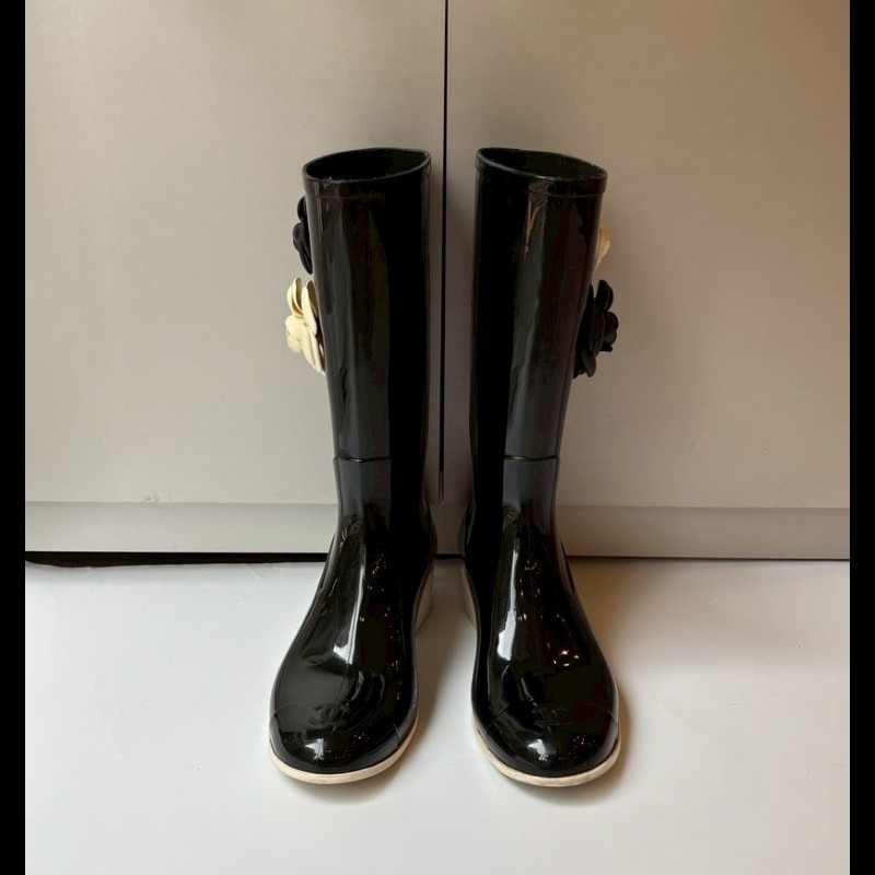 Chanel 黑白山茶花雨靴 PVC-1