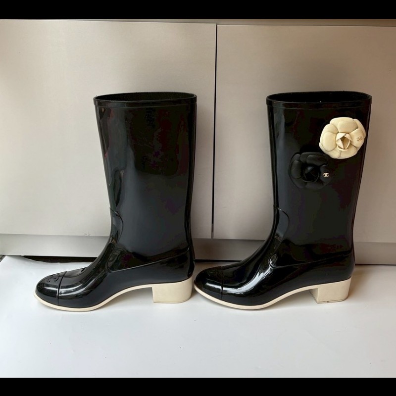 Chanel 黑白山茶花雨靴 PVC-2