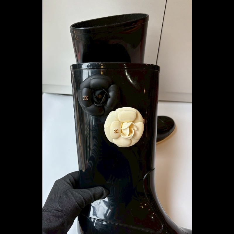 Chanel 黑白山茶花雨靴 PVC-5
