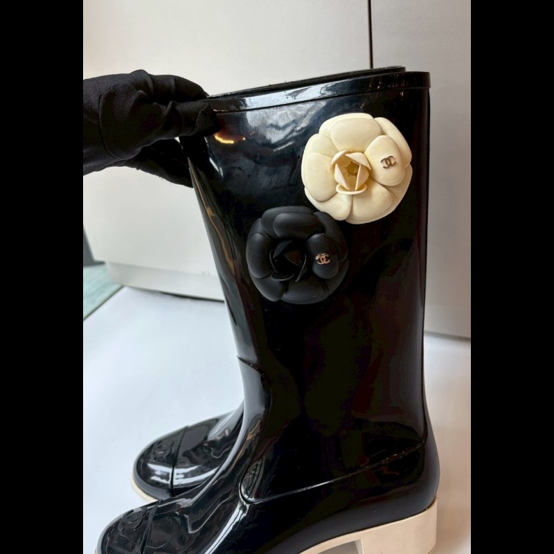Chanel 黑白山茶花雨靴 PVC-6