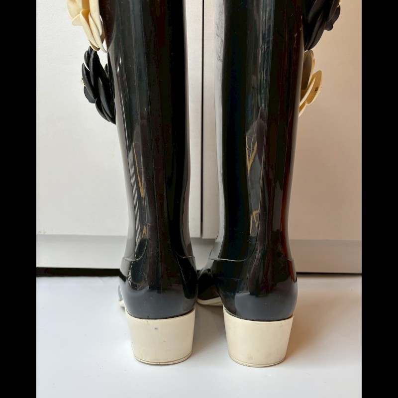 Chanel 黑白山茶花雨靴 PVC-7