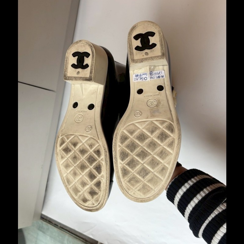 Chanel 黑白山茶花雨靴 PVC-10