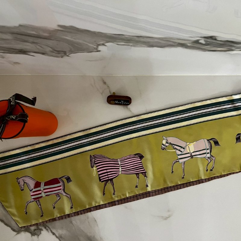 Hermès 愛馬仕全新絲巾MAXI TWILLY/ROSE/VERT (購證盒全)-1
