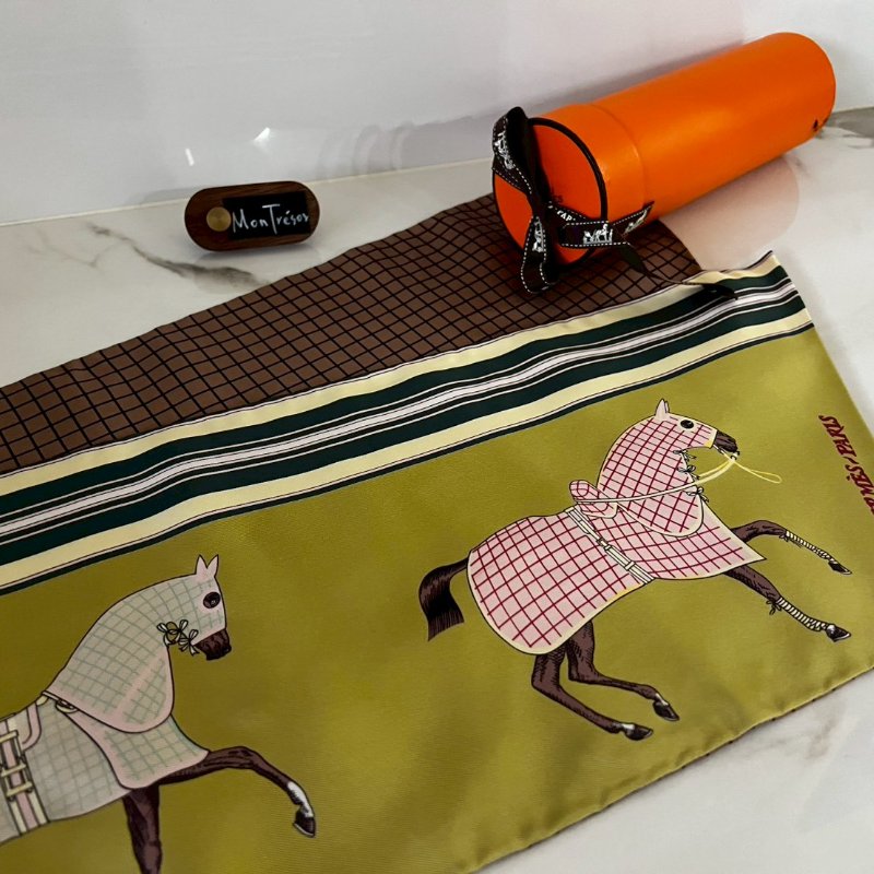 Hermès 愛馬仕全新絲巾MAXI TWILLY/ROSE/VERT (購證盒全)-2