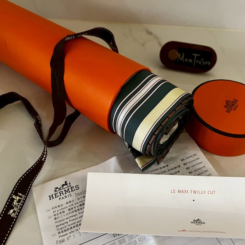 Hermès 愛馬仕全新絲巾MAXI TWILLY/ROSE/VERT (購證盒全)-4