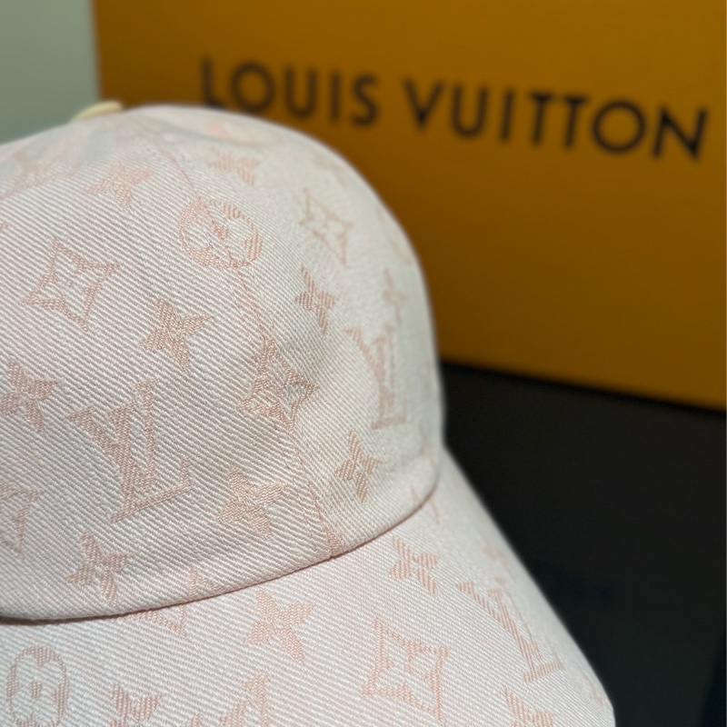 全新專櫃品🩷 Louis Vuitton 路易威登 粉紅色LV印花棒球帽-3