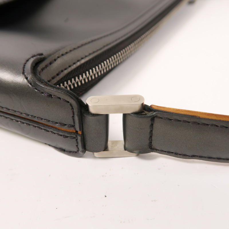 LOUIS VUITTON Monogram Matt Sutter銀扣肩背袋-13