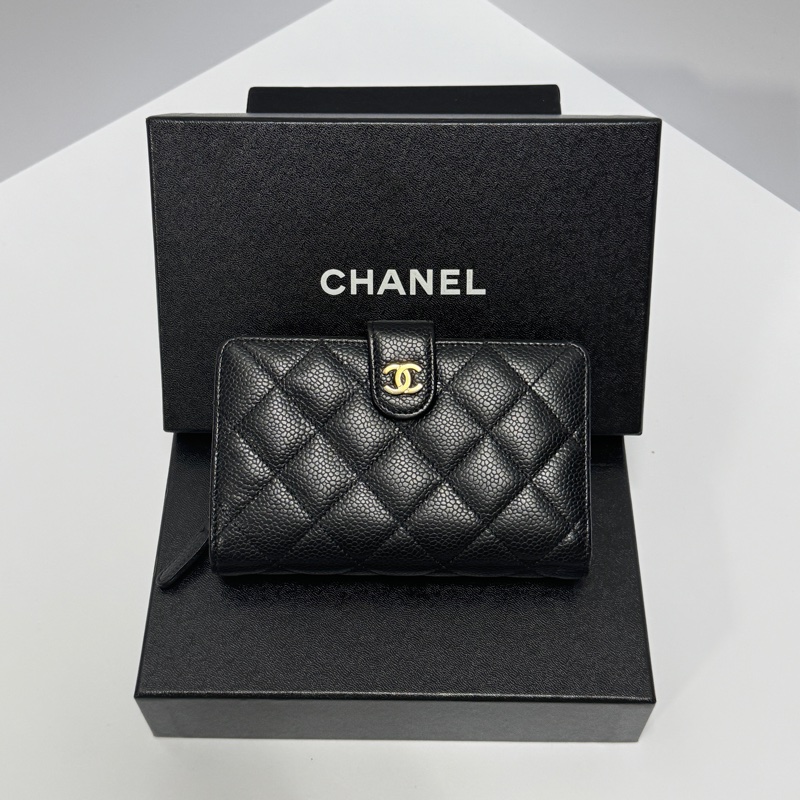 （極新🎁） Chanel 香奈兒 黑金魚子醬牛皮 中夾 代購5萬多！-0