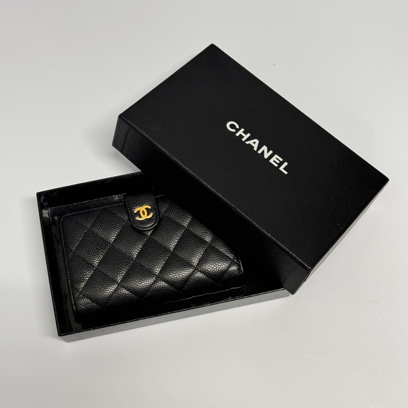 （極新🎁） Chanel 香奈兒 黑金魚子醬牛皮 中夾 代購5萬多！-19