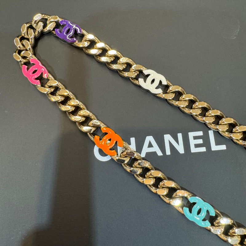 CHANEL淡金釦五花色雙C項鍊ABC384-7