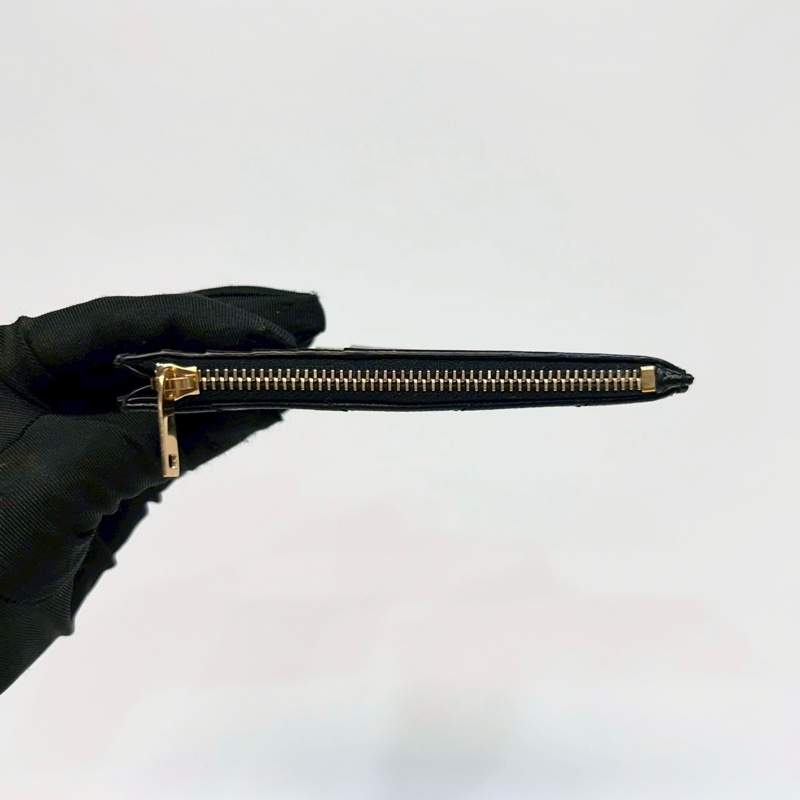 YSL黑金粒紋小牛皮一字拉鍊5卡包607915-6