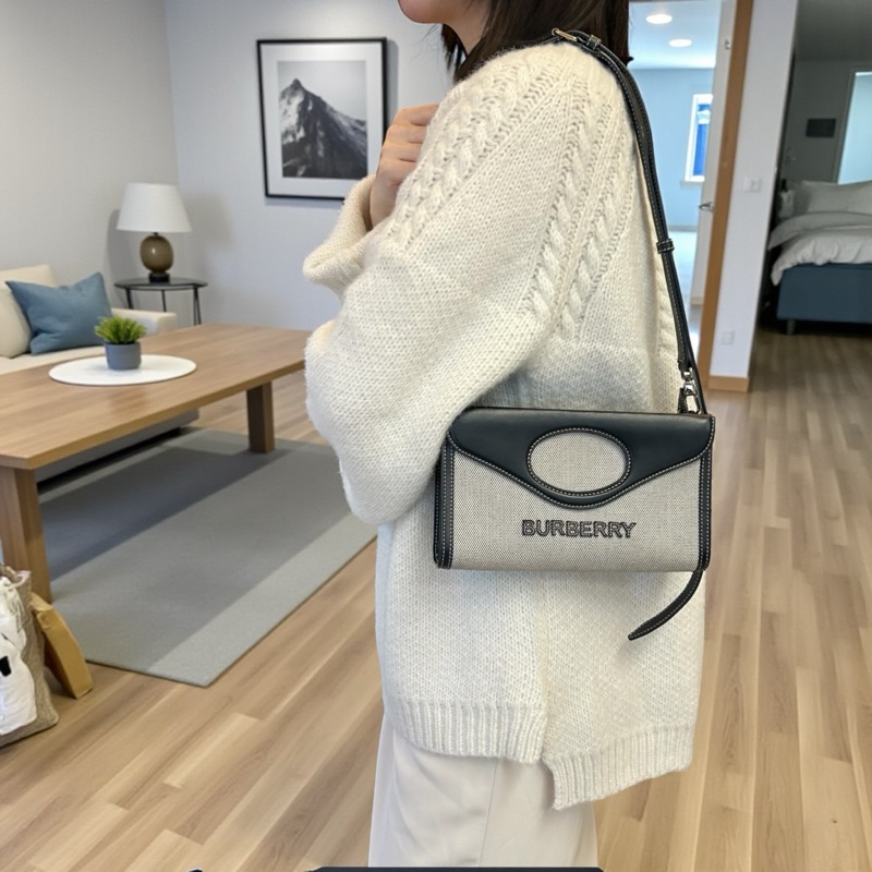 BURBERRY黑皮革拚帆布信封式手提側背包-1