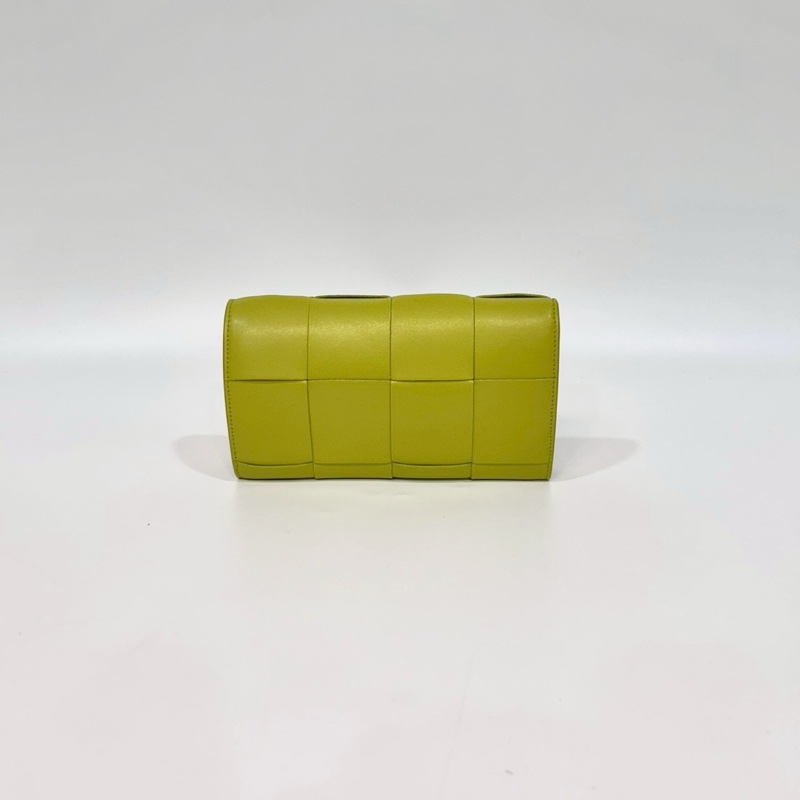 BV奇異果綠大編織下蓋長夾-1