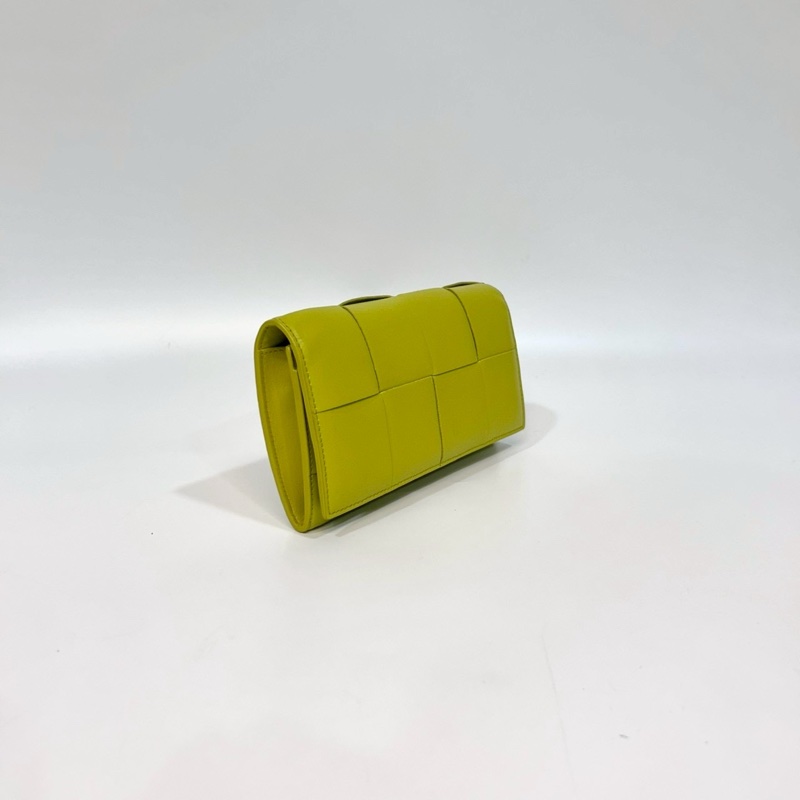 BV奇異果綠大編織下蓋長夾-2