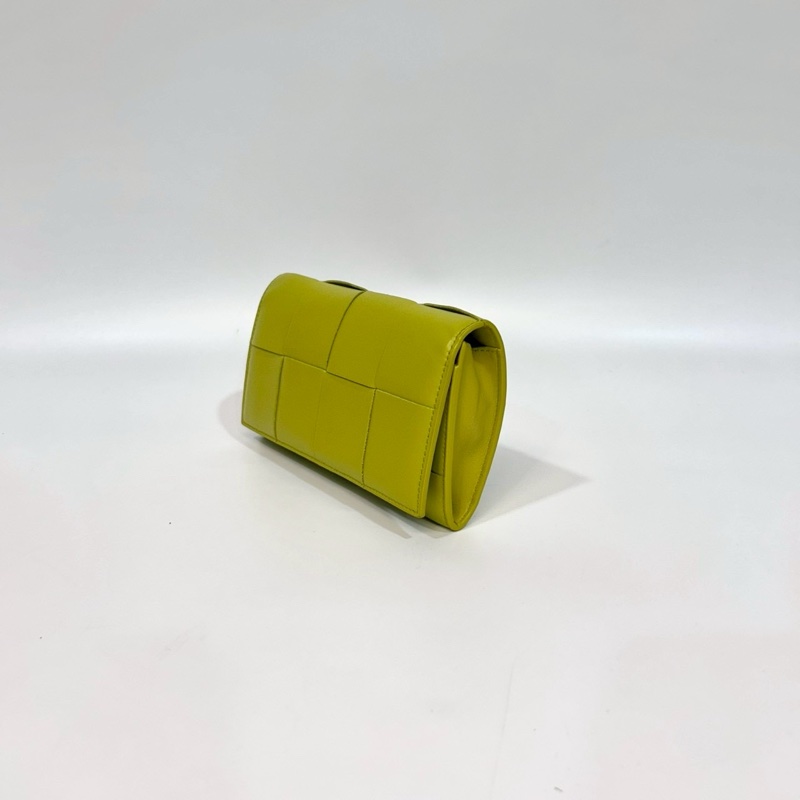 BV奇異果綠大編織下蓋長夾-3