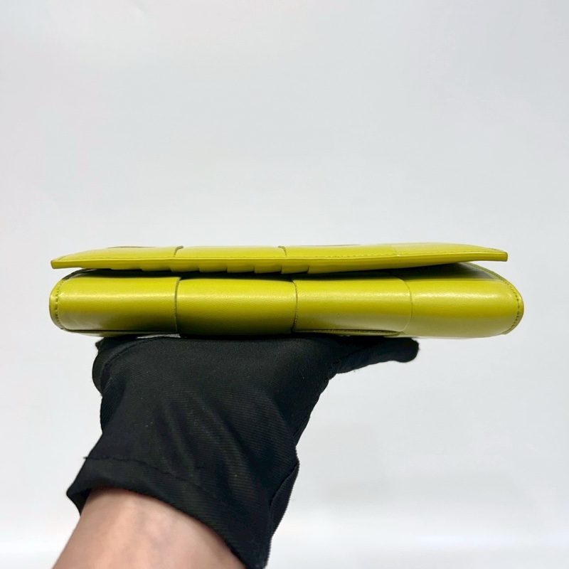 BV奇異果綠大編織下蓋長夾-5