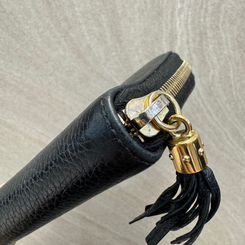 GUCCI黑色牛皮SOHO流蘇ㄇ拉鍊長夾598187-10