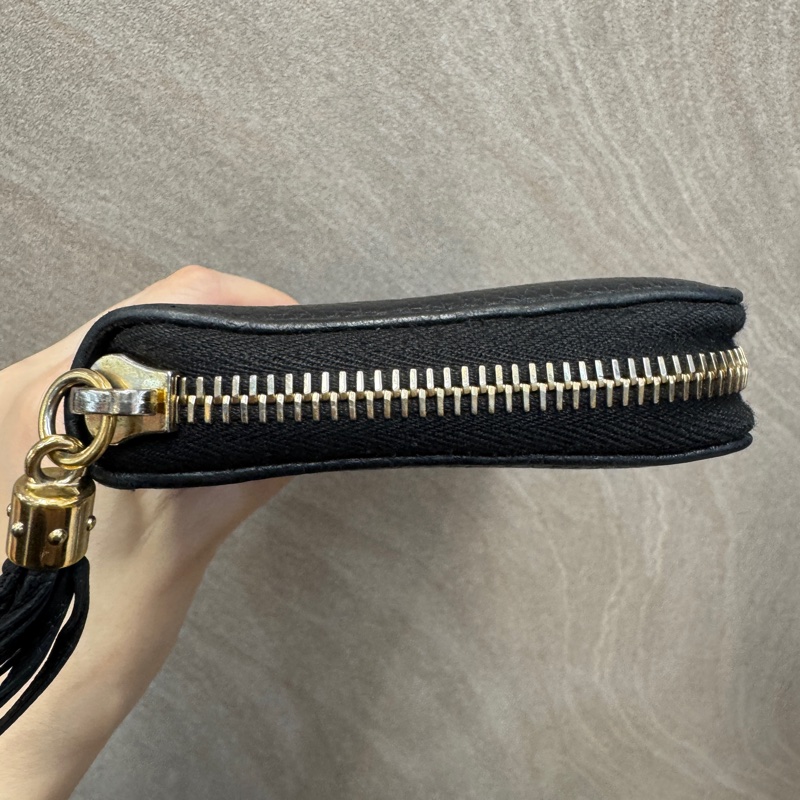 GUCCI黑色牛皮SOHO流蘇ㄇ拉鍊長夾598187-16