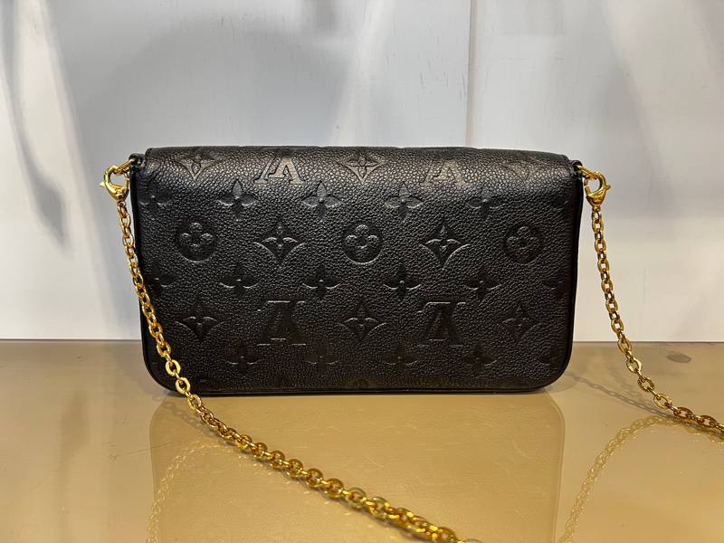 LV 黑牛皮壓紋Felicie Pochette金釦3合1斜背包-2