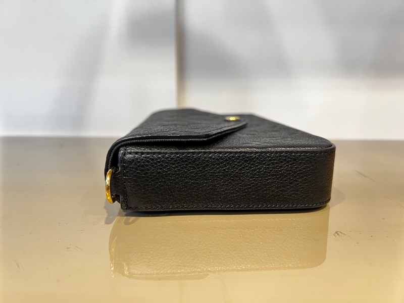 LV 黑牛皮壓紋Felicie Pochette金釦3合1斜背包-6