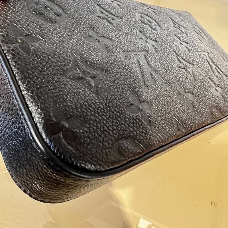 LV 黑牛皮壓紋Felicie Pochette金釦3合1斜背包-10