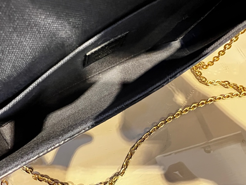 LV 黑牛皮壓紋Felicie Pochette金釦3合1斜背包-11