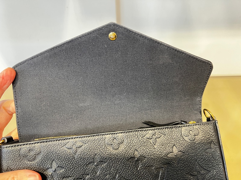 LV 黑牛皮壓紋Felicie Pochette金釦3合1斜背包-12