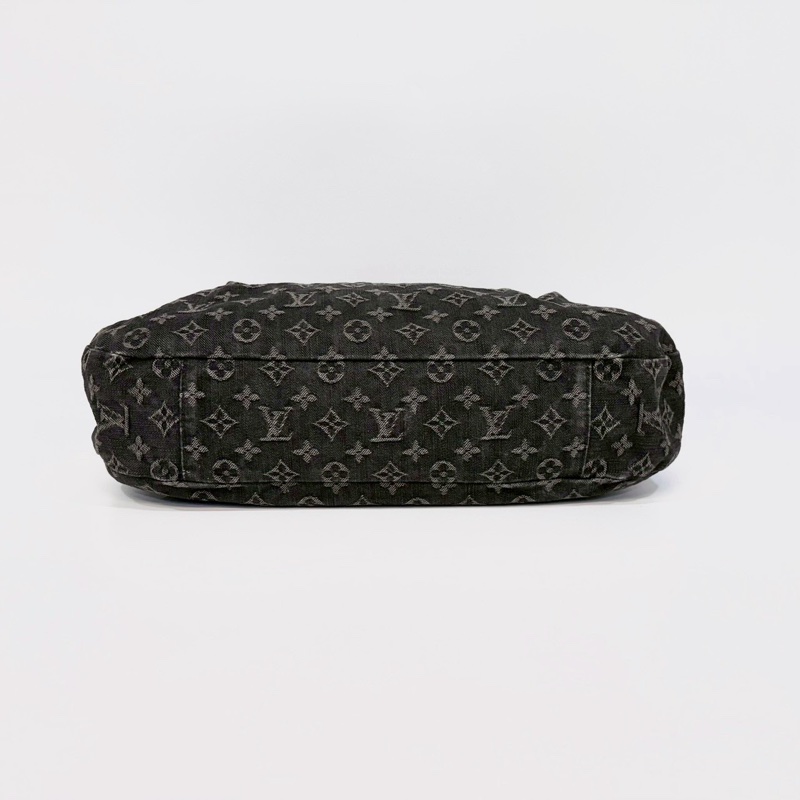 LV黑灰牛仔布老花壓紋肩背包-6