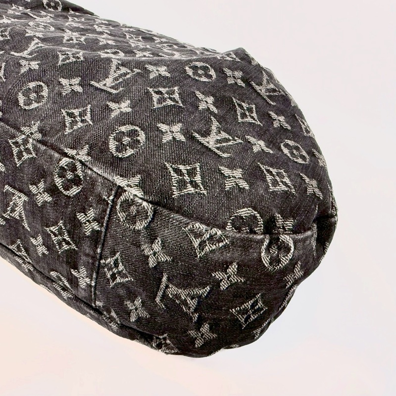 LV黑灰牛仔布老花壓紋肩背包-8