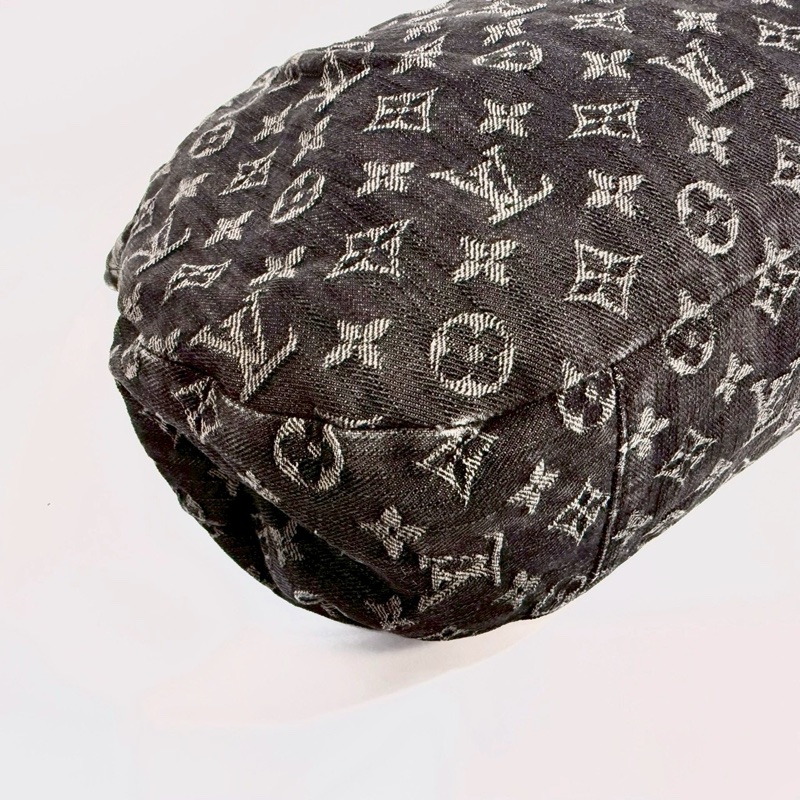 LV黑灰牛仔布老花壓紋肩背包-9