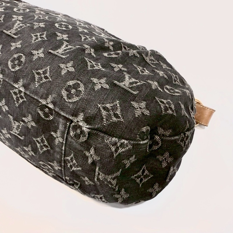 LV黑灰牛仔布老花壓紋肩背包-10