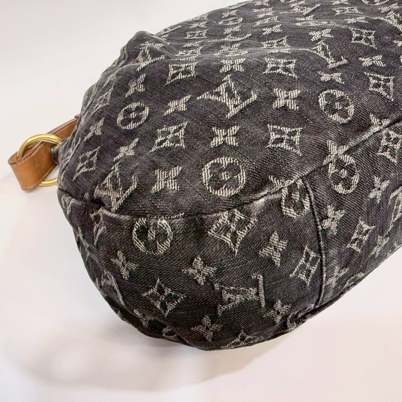 LV黑灰牛仔布老花壓紋肩背包-11