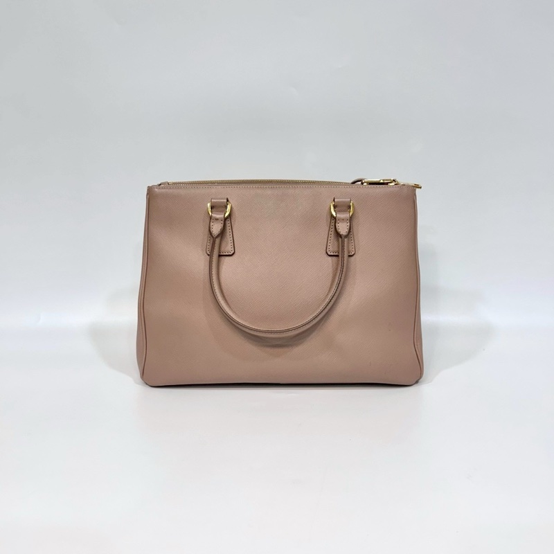 PRADA奶茶色防刮牛皮金釦大號殺手包1BA274-1