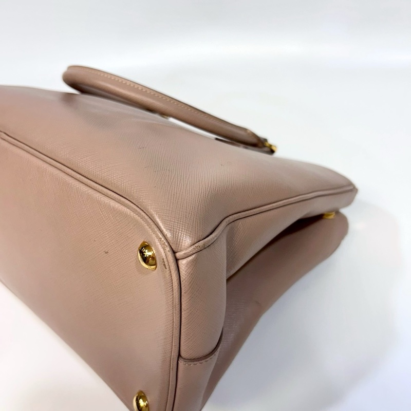 PRADA奶茶色防刮牛皮金釦大號殺手包1BA274-6