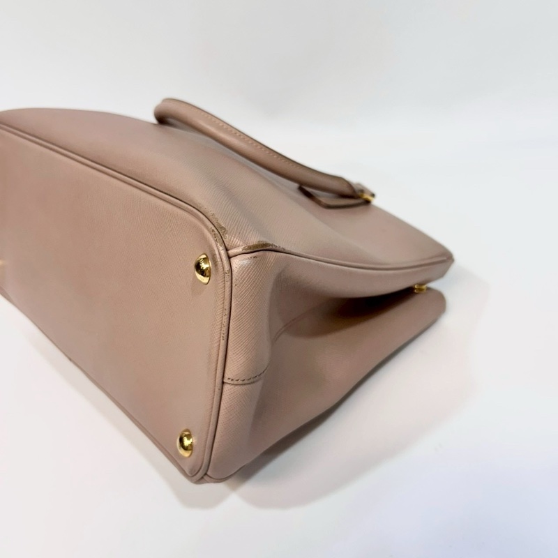 PRADA奶茶色防刮牛皮金釦大號殺手包1BA274-8