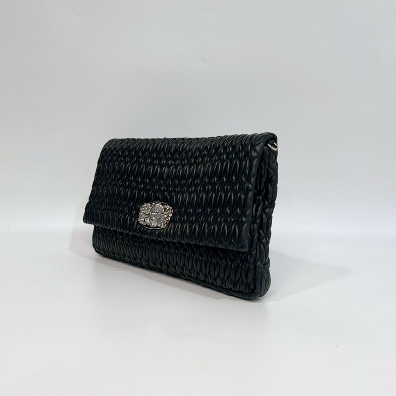 MIUMIU黑色羊皮褶皺下蓋水晶銀釦肩背包RP0169-4