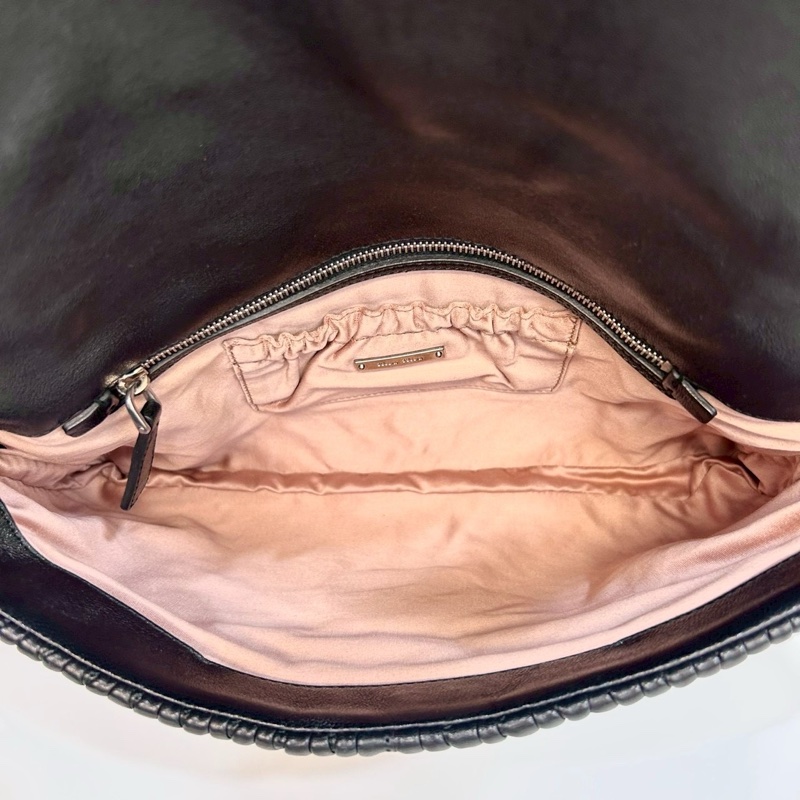 MIUMIU黑色羊皮褶皺下蓋水晶銀釦肩背包RP0169-6