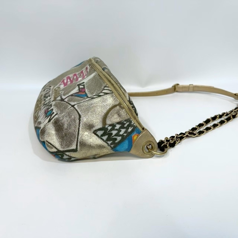 Chanel金色小牛皮街頭塗鴉系列胸背包 AS0868-1