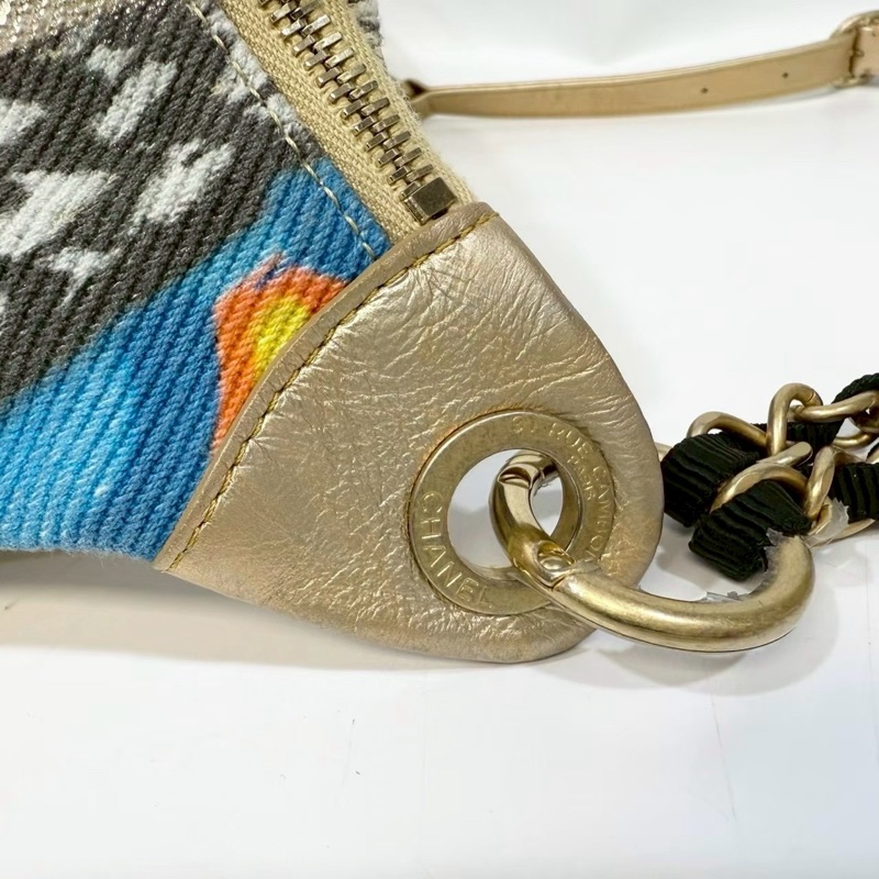 Chanel金色小牛皮街頭塗鴉系列胸背包 AS0868-11