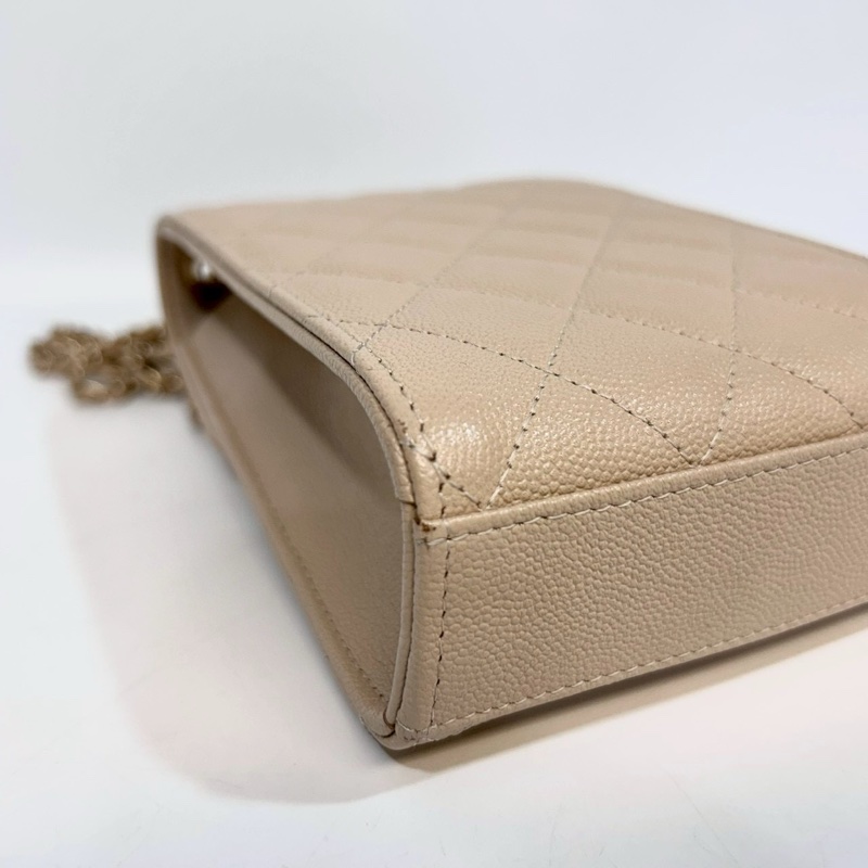 CHANEL米色粒紋山羊皮金釦下蓋手機包A84051-9