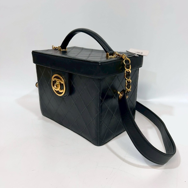 Chanel黑金小牛皮Vanity case化妝箱包A01620-10