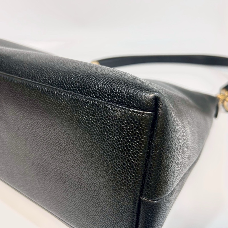 CHANEL黑色牛皮大雙C LOGO金球拉鍊雙耳托特包A03578-11