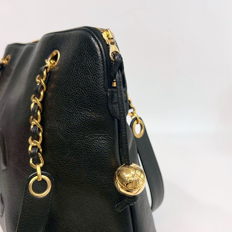 CHANEL黑色牛皮大雙C LOGO金球拉鍊雙耳托特包A03578-12