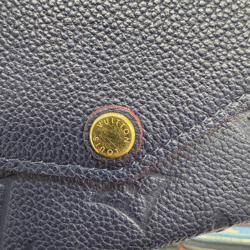 LV海軍藍牛皮壓紋滾紅邊信封式長夾M62125-7