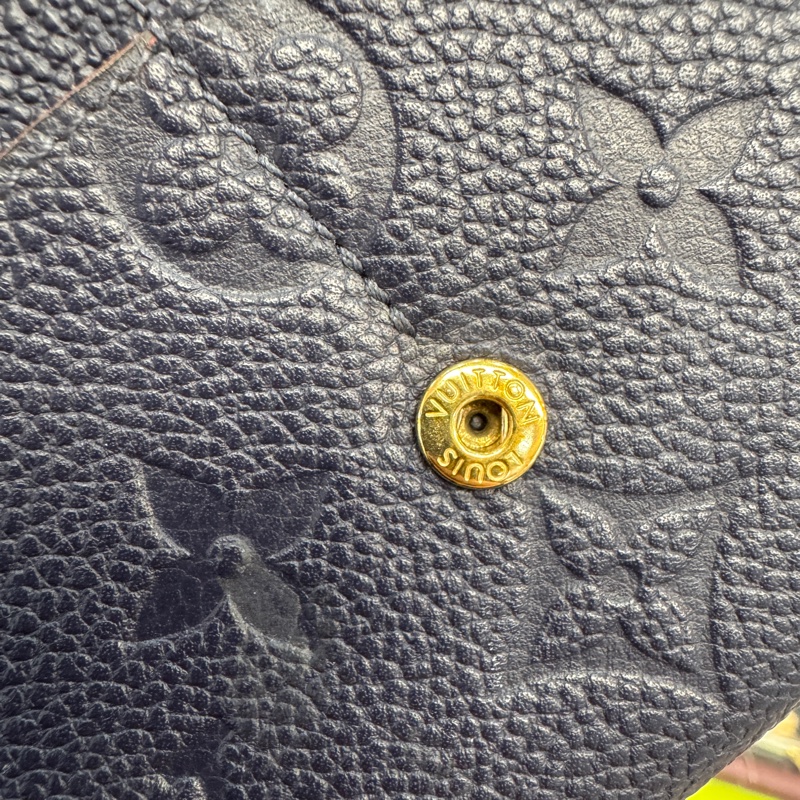 LV海軍藍牛皮壓紋滾紅邊信封式長夾M62125-9