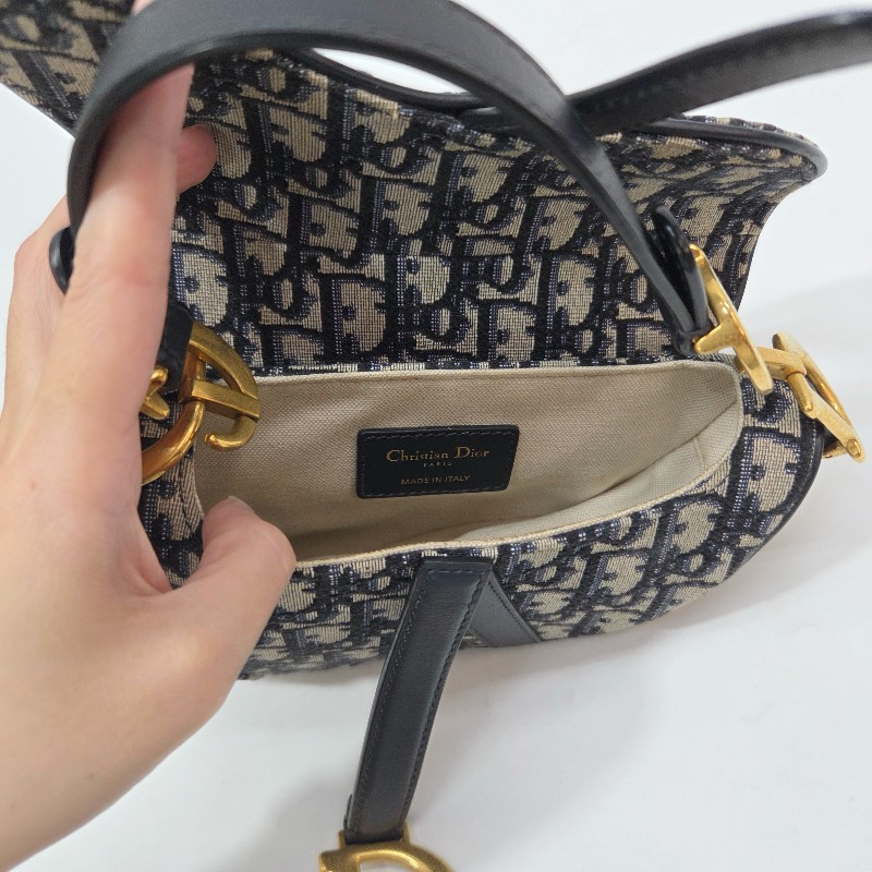 Dior 藍緹花布霧金釦Mini手提馬鞍包-9